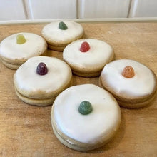 Load image into Gallery viewer, Connoisseurs Bakery - 6 Small German Biscuits
