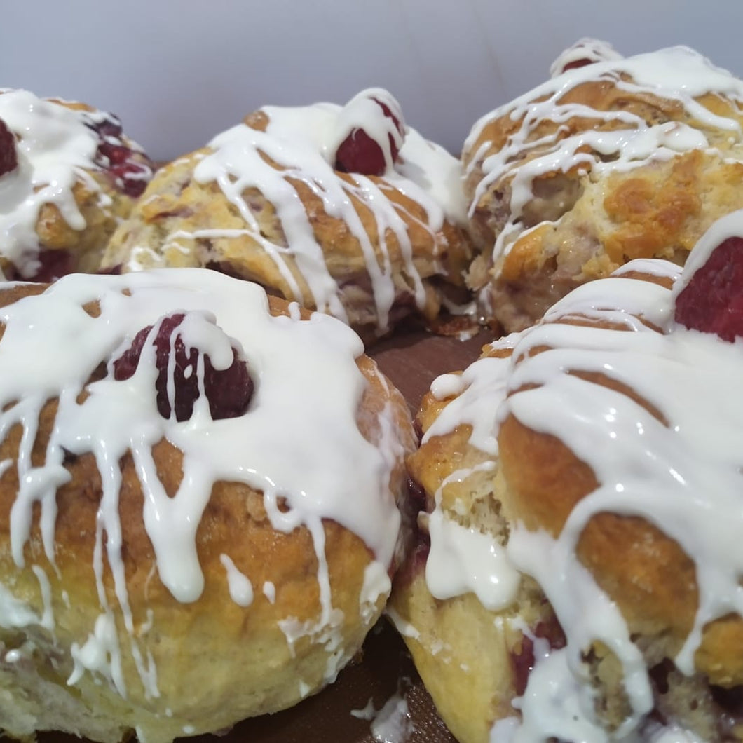 Connoisseurs Bakery - 2 White Raspberry & Chocolate Scones